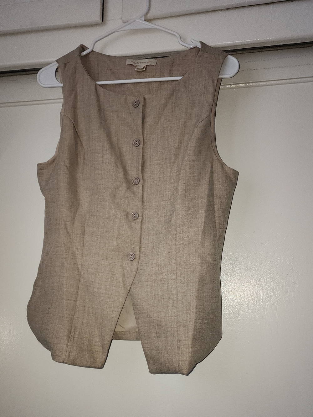 Sleeveless Button-Front Shell Top in Taupe